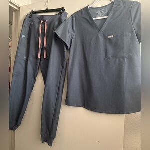 FIGS Pre-loved EUC Scrub setTop XS/Jogger SP dont remember the color/exact style